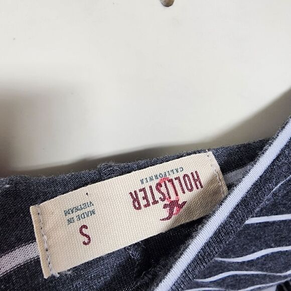 Hollister small top   - Picture 4 of 5